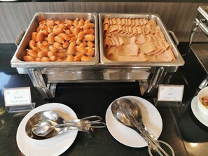 Daily buffet breakfast (THB 250 per person) - Songphanburi Hotel (Suphan Buri)
