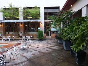 Terrace/patio - Songphanburi Hotel (Suphan Buri)