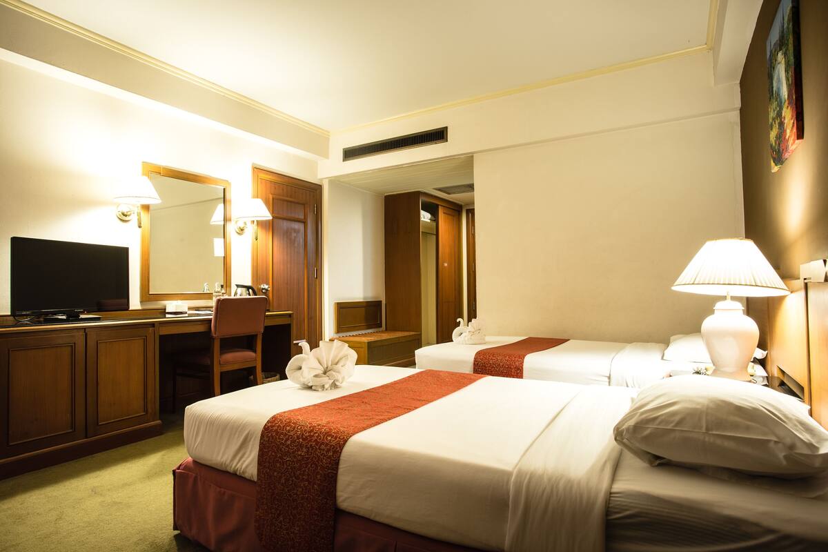 Deluxe Twin Room  | Desk, blackout drapes, WiFi (free), bed sheets