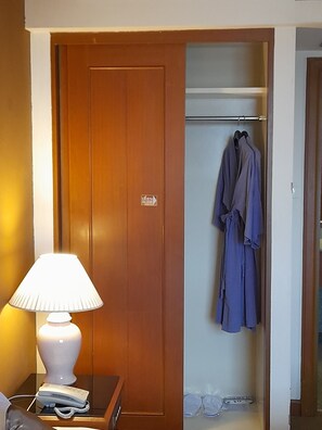Suite | Wardrobe - Songphanburi Hotel (Suphan Buri)