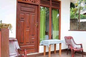 Deluxe Double Room, 1 Queen Bed, Private Bathroom | Desk, iron/ironing board, free wired internet, bed sheets - Elegant Homestay  (Ella)