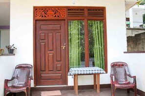 Deluxe Double Room, 1 Queen Bed, Private Bathroom | Desk, iron/ironing board, free wired internet, bed sheets - Elegant Homestay  (Ella)