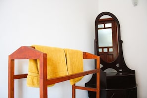 Standard Quadruple Room, 2 Queen Beds, Private Bathroom