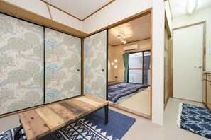 Villa Tradizionale, 2 camere da letto, non fumatori, vista città | 2 camere, una scrivania, ferro/asse da stiro, Wi-Fi gratuito