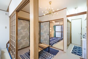 Villa Tradizionale, 2 camere da letto, non fumatori, vista città | 2 camere, una scrivania, ferro/asse da stiro, Wi-Fi gratuito