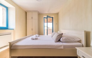 9 Schlafzimmer, Zimmersafe, Reisekinderbett, kostenloses WLAN