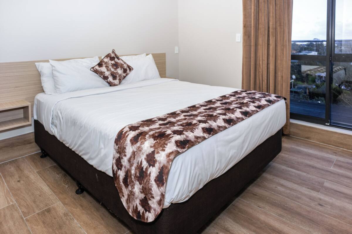 King Room with Balcony | Premium bedding, individually decorated, individually furnished