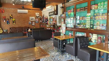 Área de estar no saguão