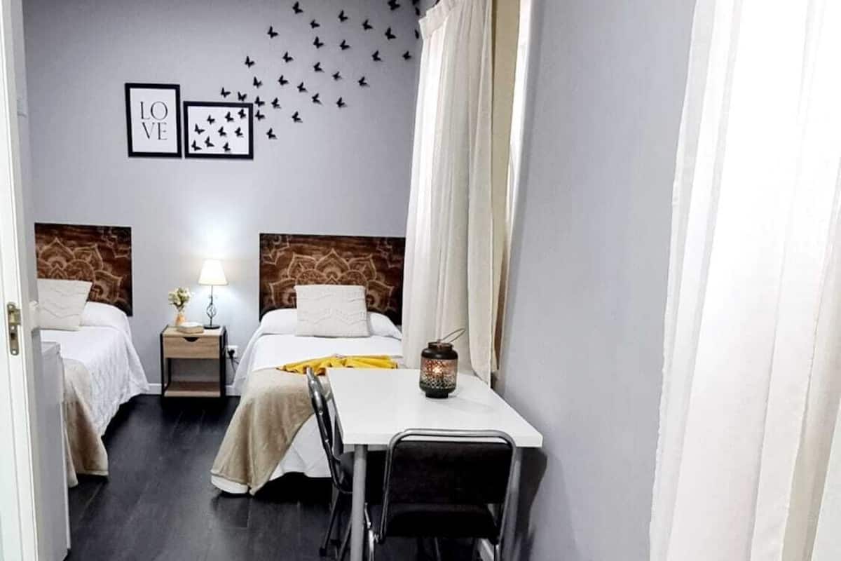 Triple Room | 6 bedrooms, minibar, individually decorated, desk