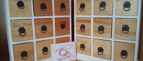 A display of wooden nameplates with numbers and names, each with a metal ring.