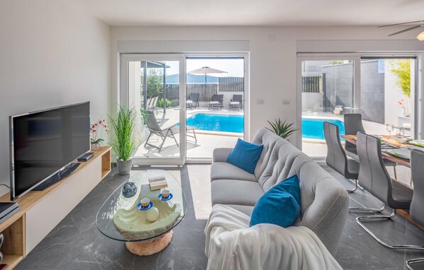 Smart TV, DVD player, foosball, table tennis