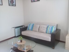 極品公寓, 簡易廚房, 高層 | 客廳 | 平面電視