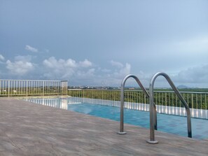 Piscine couverte, piscine extérieure
