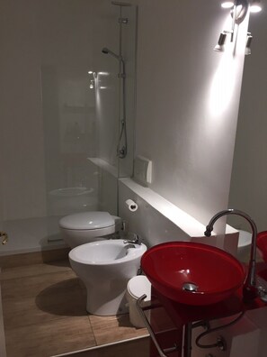 Shower, hair dryer, bidet, towels - Al 183 (Cagliari)