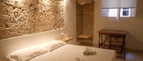 Double Room | In-room safe, desk, rollaway beds, free WiFi