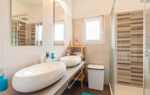 Shower - Lovely home in Cetinici (Cetinici)