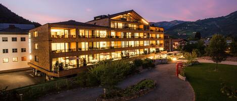 المنشأة من الخارج