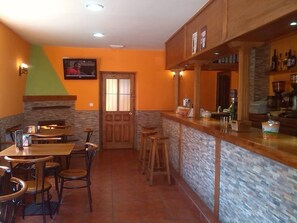Breakfast, lunch and dinner served - Hotel Rural La Pista (Cangas del Narcea)