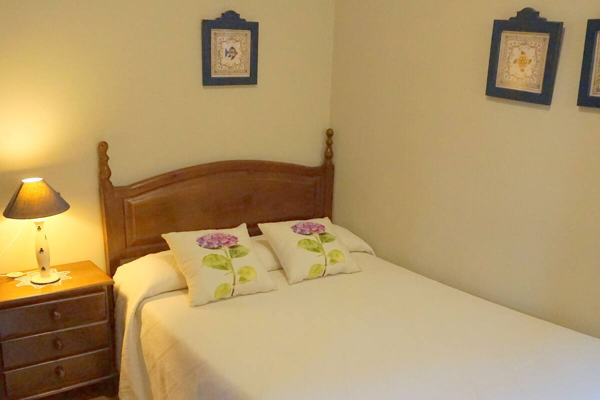 Single Room, 1 Double Bed | WiFi (free)