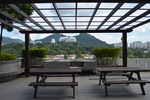 Terrace/patio - Sky Holiday Home - Golf View (George Town)