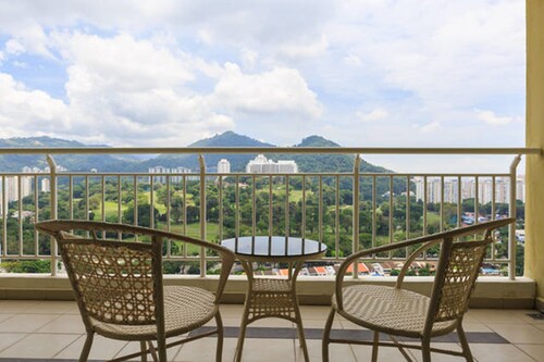 Sky Holiday Home - Golf View