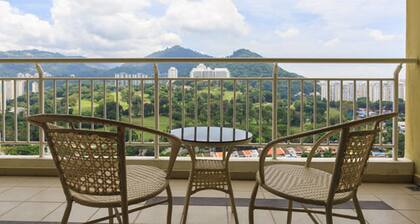 Sky Holiday Home - Golf View