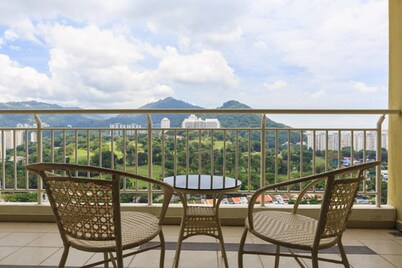 Sky Holiday Home - Golf View