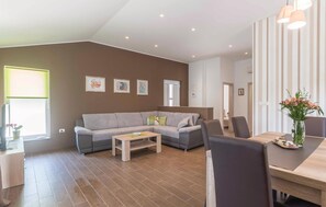 TV - Awesome home in Vodnjan (Vodnjan)