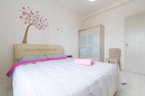 3-Bedroom Apartment | Iron/ironing board, rollaway beds, free WiFi