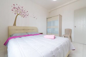 3 bedrooms, iron/ironing board, rollaway beds, free WiFi