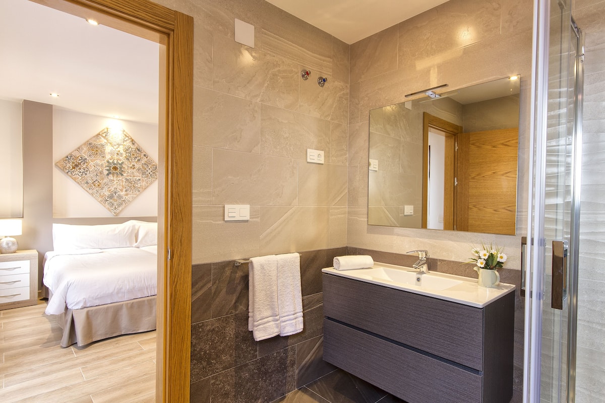 Double or Twin Room, Balcony | Bathroom