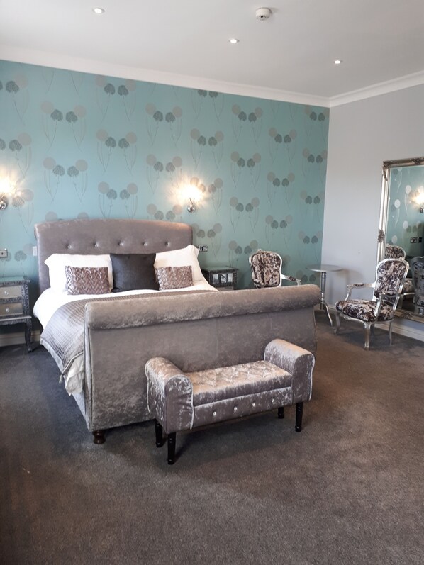 Chambre double | Literie de qualité, bureau, fer et planche à repasser