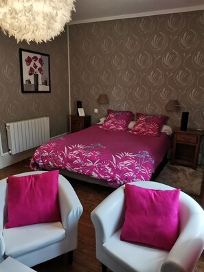 Habitación Confort doble, baño privado, vistas al jardín | 1 dormitorio, ropa de cama de alta calidad, decoración individual