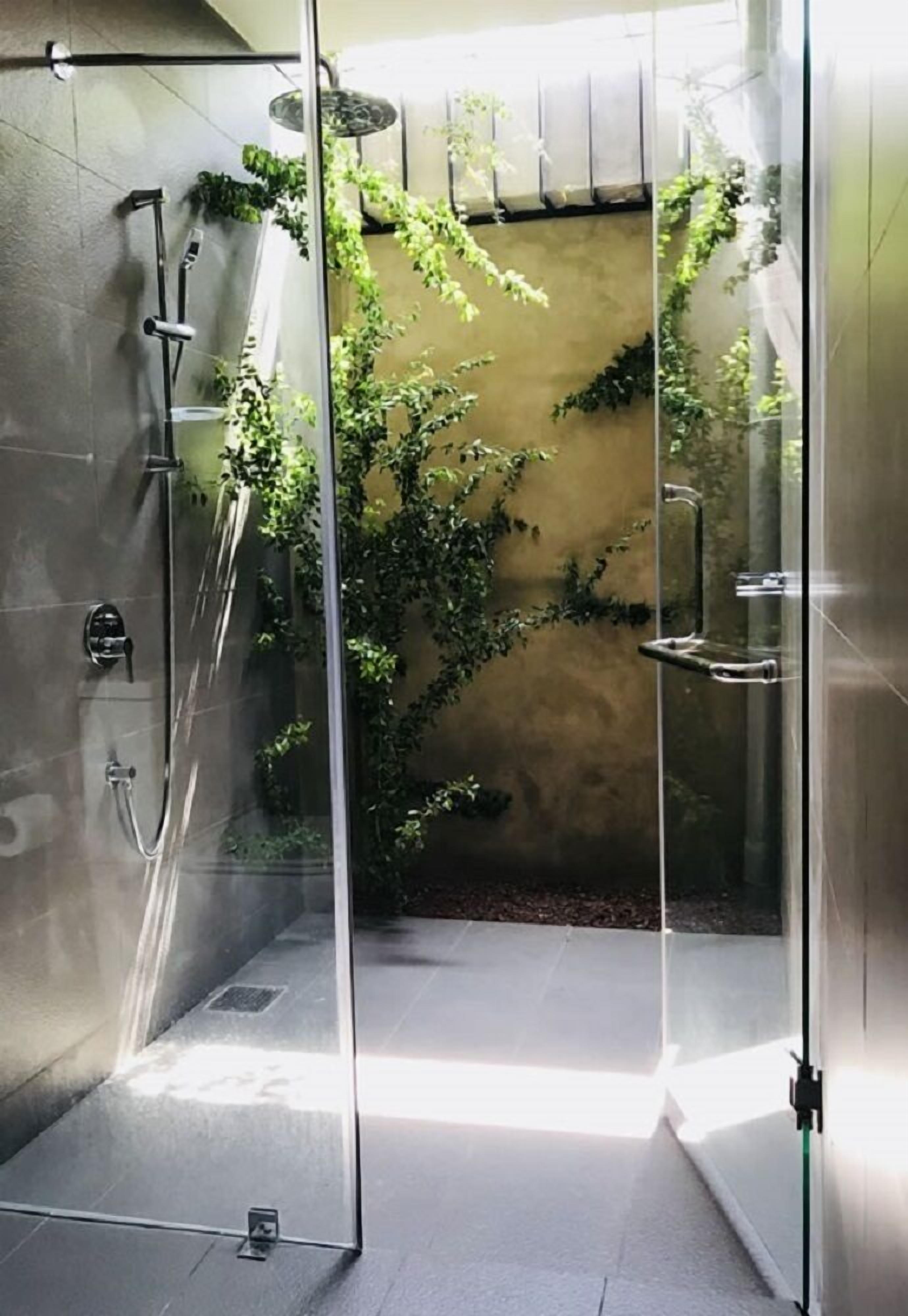 Deluxe-Doppelzimmer, Gartenblick, zum Garten hin | Dusche im Bad
