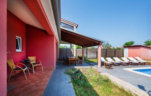 تناول الطعام بالخارج