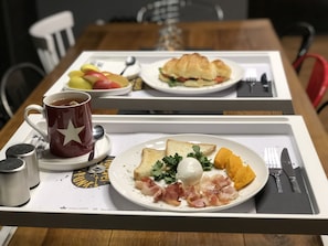 A breakfast tray with toast, eggs, bacon, and a mug. - Design hotel Rooms & Rumors (Odesa)