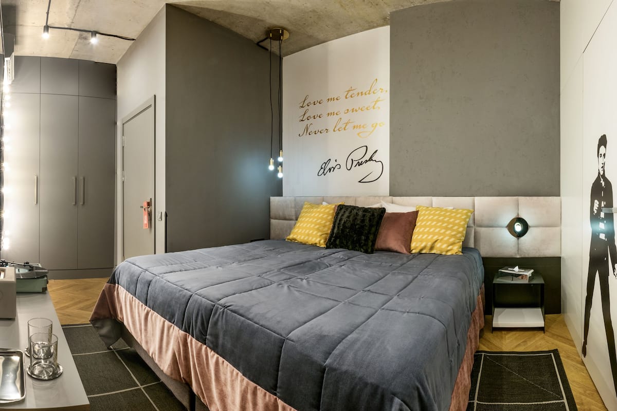 Standard Room, No Windows (Elvis Presley) | Premium bedding, in-room safe, free WiFi, bed sheets
