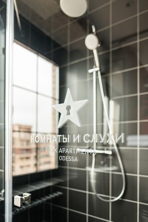 Panoramic Room, City View | Bathroom | Shower, free toiletries, hair dryer, bathrobes - Design hotel Rooms & Rumors (Odesa)