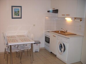 Fridge, dishwasher