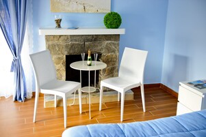 Comfort Suite, 1 Bedroom, Fireplace | Premium bedding, down comforters, desk, free WiFi