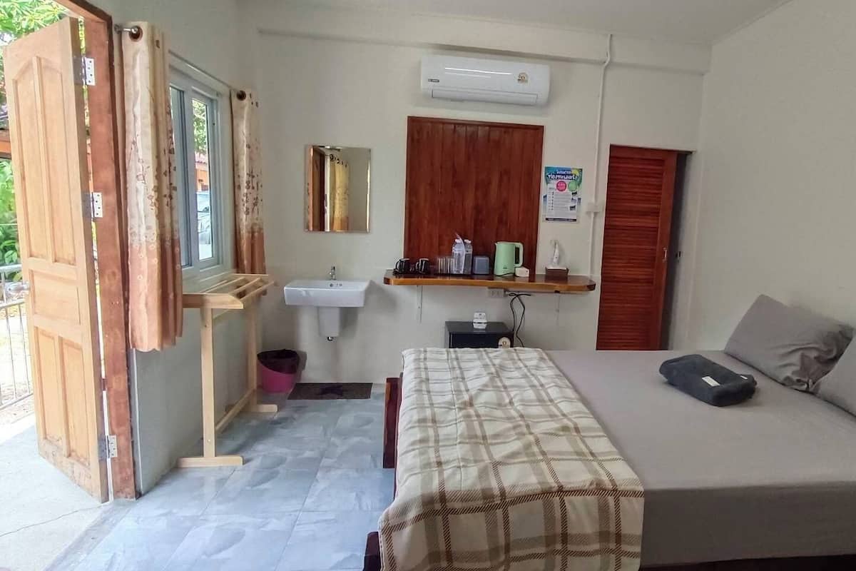 Family Room, Non Smoking | Free WiFi