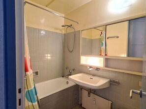 Bathroom - Renovated Apartment near Slopes - Balcony, 5/6 pers. (Flaine)