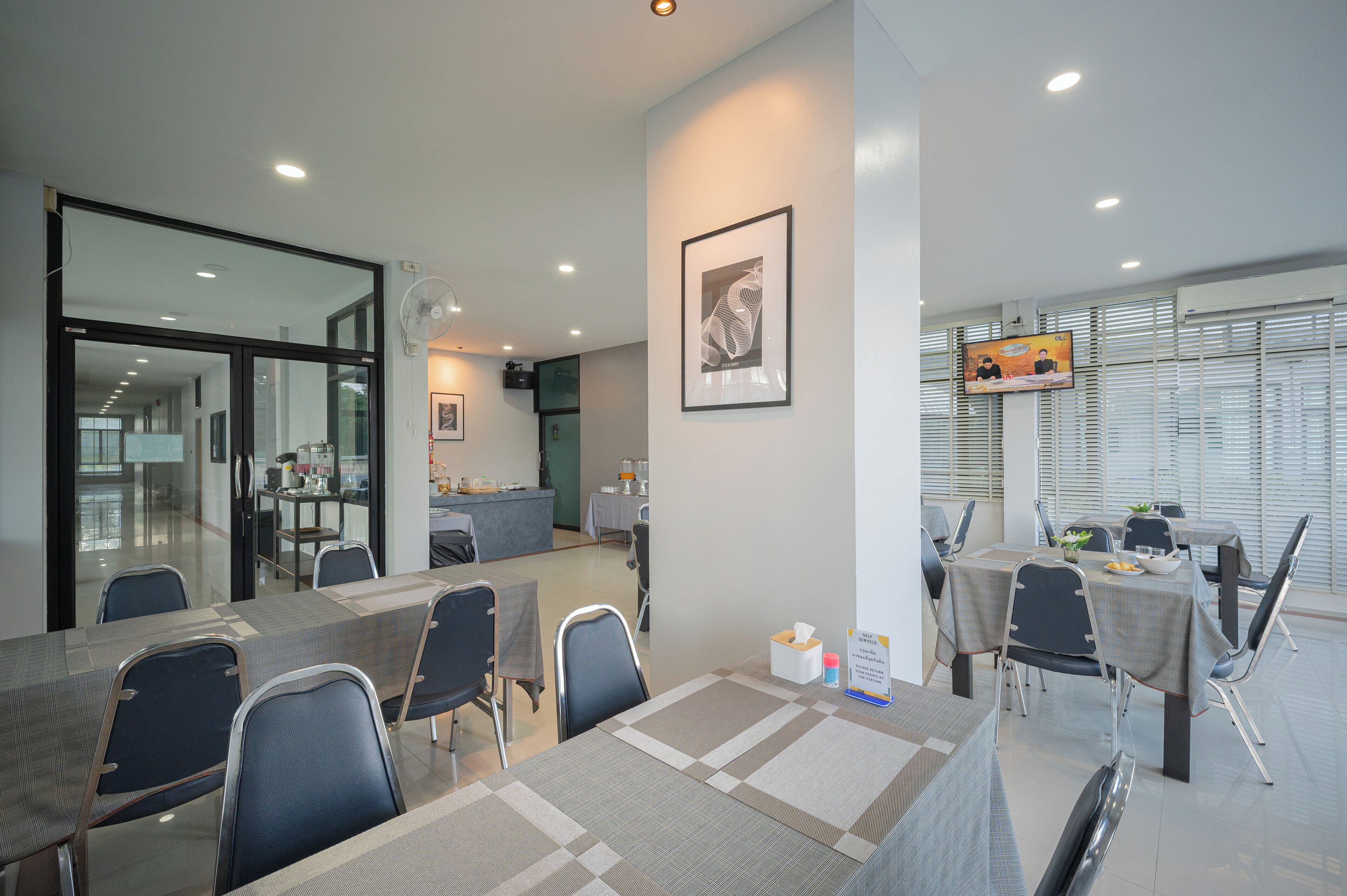 Télévision à écran plat de 24 pouces avec chaînes numériques, télévision