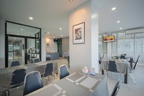 24-inch flat-screen TV with digital channels, TV - C2U Hotel Uthai Thani - Adults Only (Nong Kha Yang)