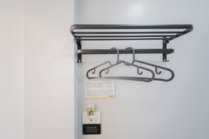 Standard Room | Bathroom | Shower, free toiletries, towels - C2U Hotel Uthai Thani - Adults Only (Nong Kha Yang)