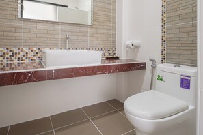 Standard Room | Bathroom | Shower, free toiletries, towels - C2U Hotel Uthai Thani - Adults Only (Nong Kha Yang)