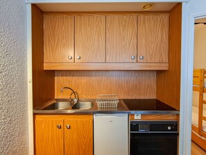 Fridge, microwave, oven, coffee/tea maker - Studio confortable Proche des pistes Casier à ski (Flaine)