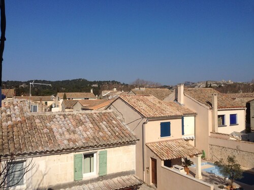 Charming in the center of the village of Maussane Les Alpilles with patio