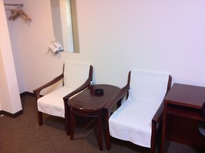 Flat-screen TV, pay films