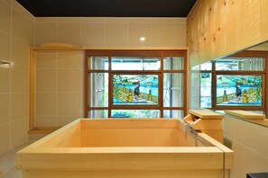 Private Vacation Home | Deep-soaking bathtub